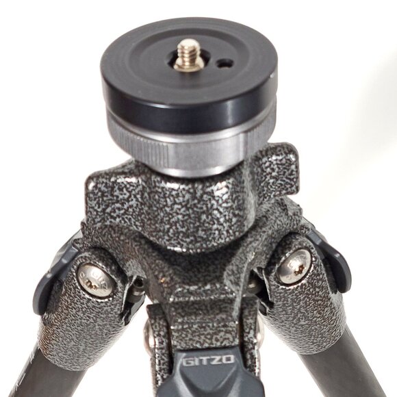 Gitzo GT0532 Mountaineer Series 0 Carbon Fiber Tripod - Picture 5 of 10